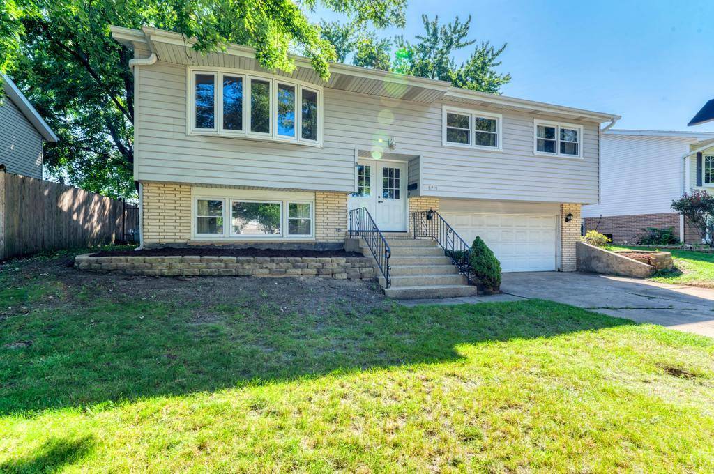 8719 Willow RD, Hickory Hills, IL 60457