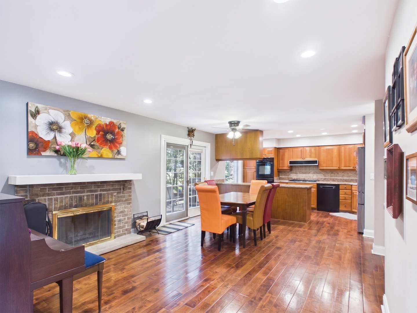2541 Cobblewood DR, Northbrook, IL 60062