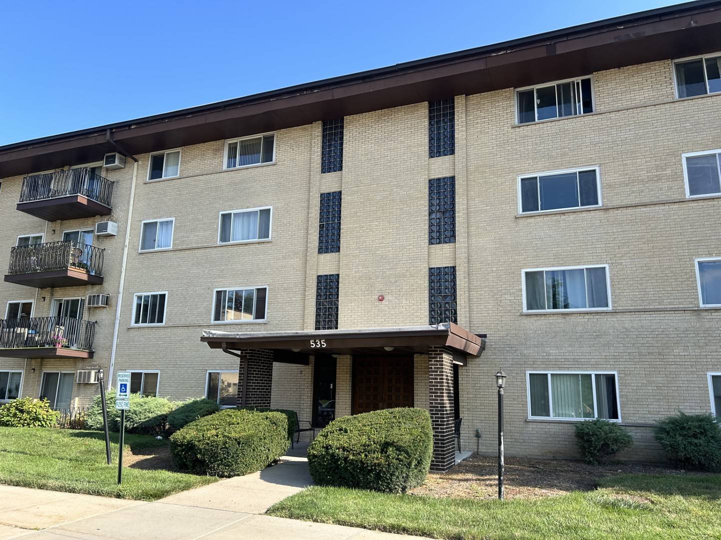 535 S Cleveland AVE #202, Arlington Heights, IL 60005