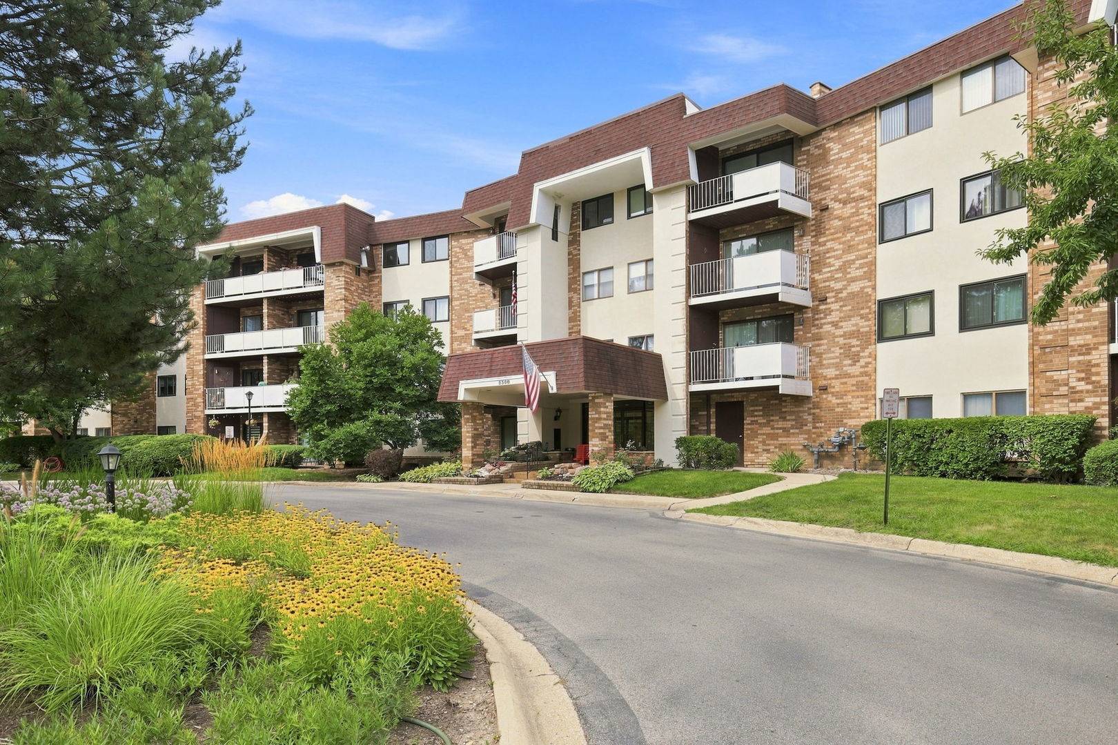 3300 N Carriageway DR #405, Arlington Heights, IL 60004