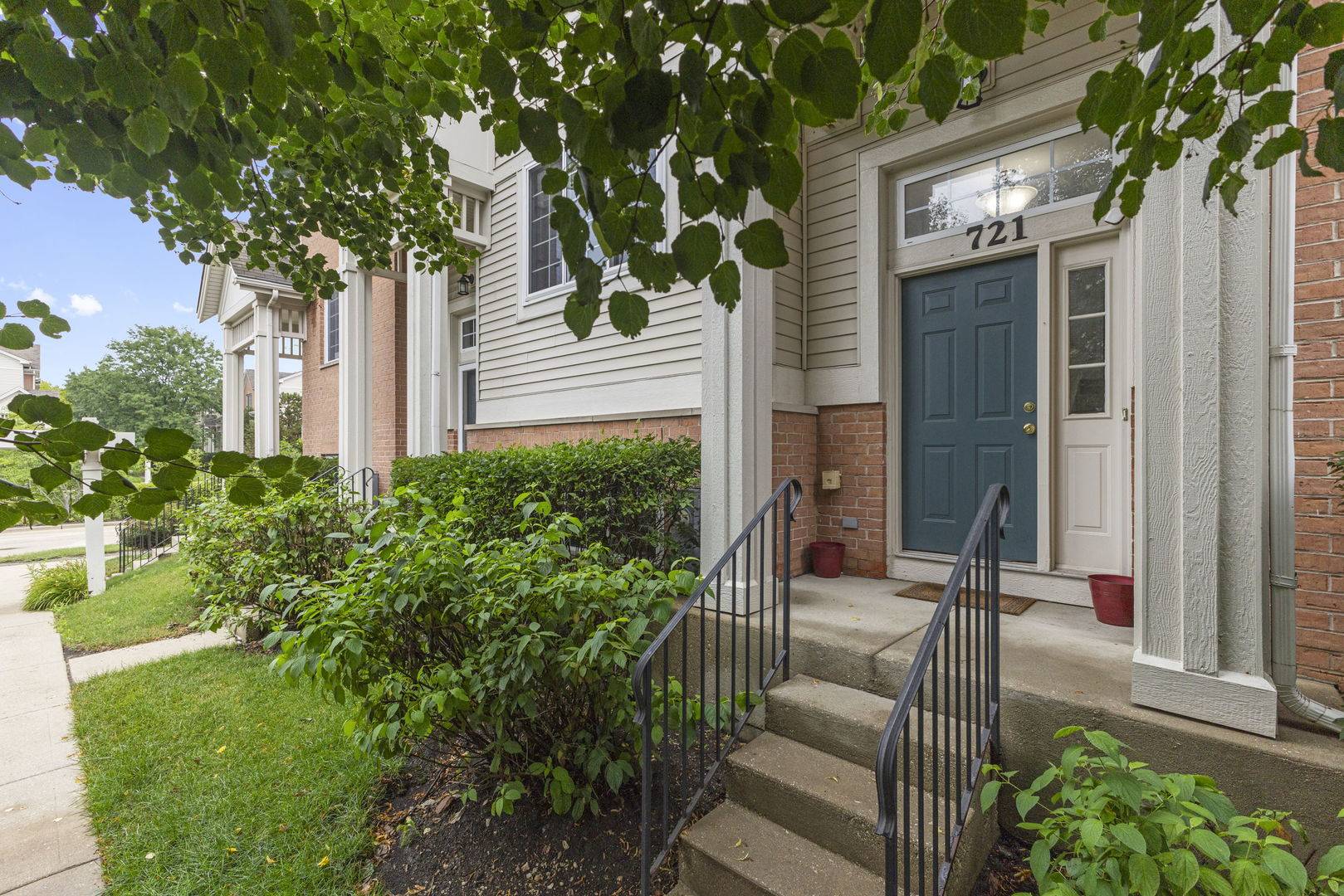 721 Hanbury DR, Des Plaines, IL 60016