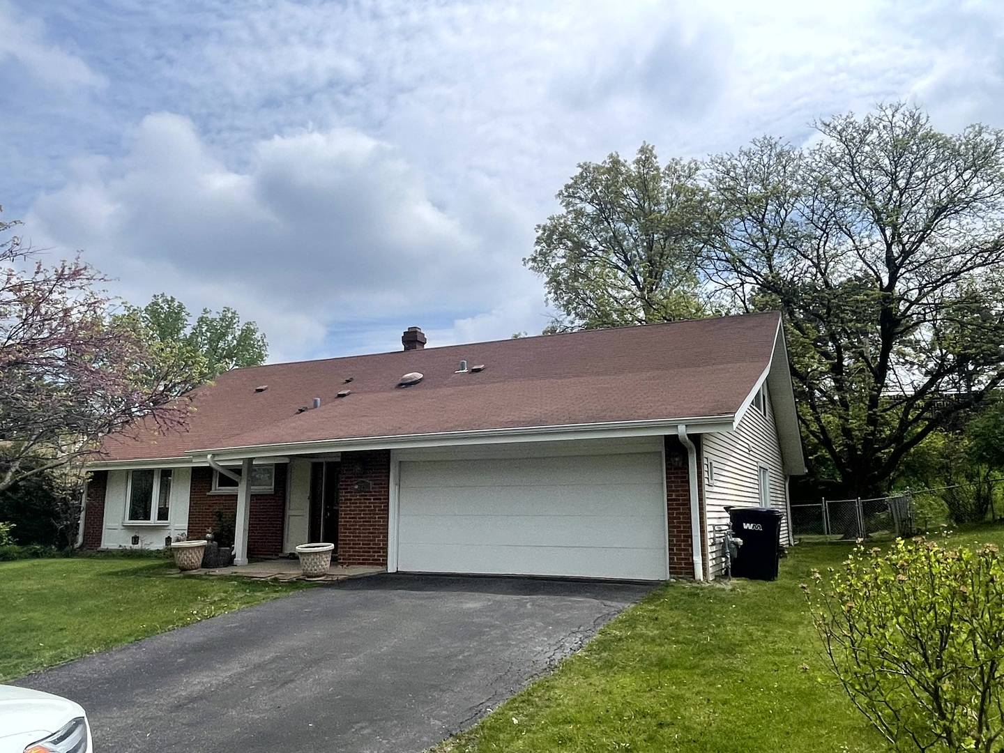 2S525 Lloyd AVE, Lombard, IL 60148