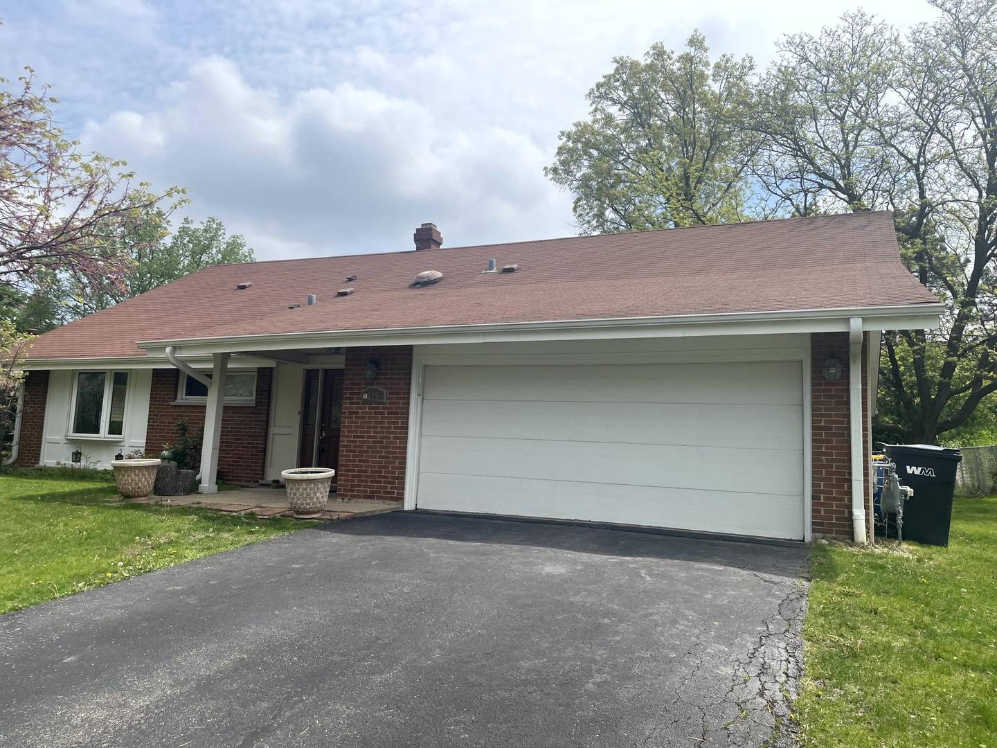 2S525 Lloyd AVE, Lombard, IL 60148