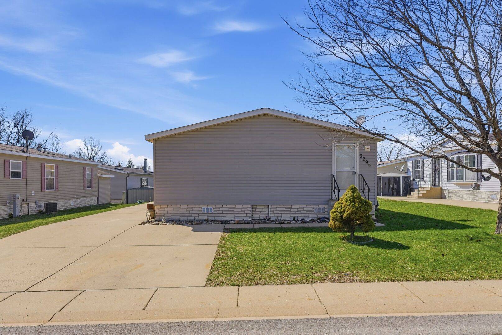 2295 Iris AVE, Belvidere, IL 61008