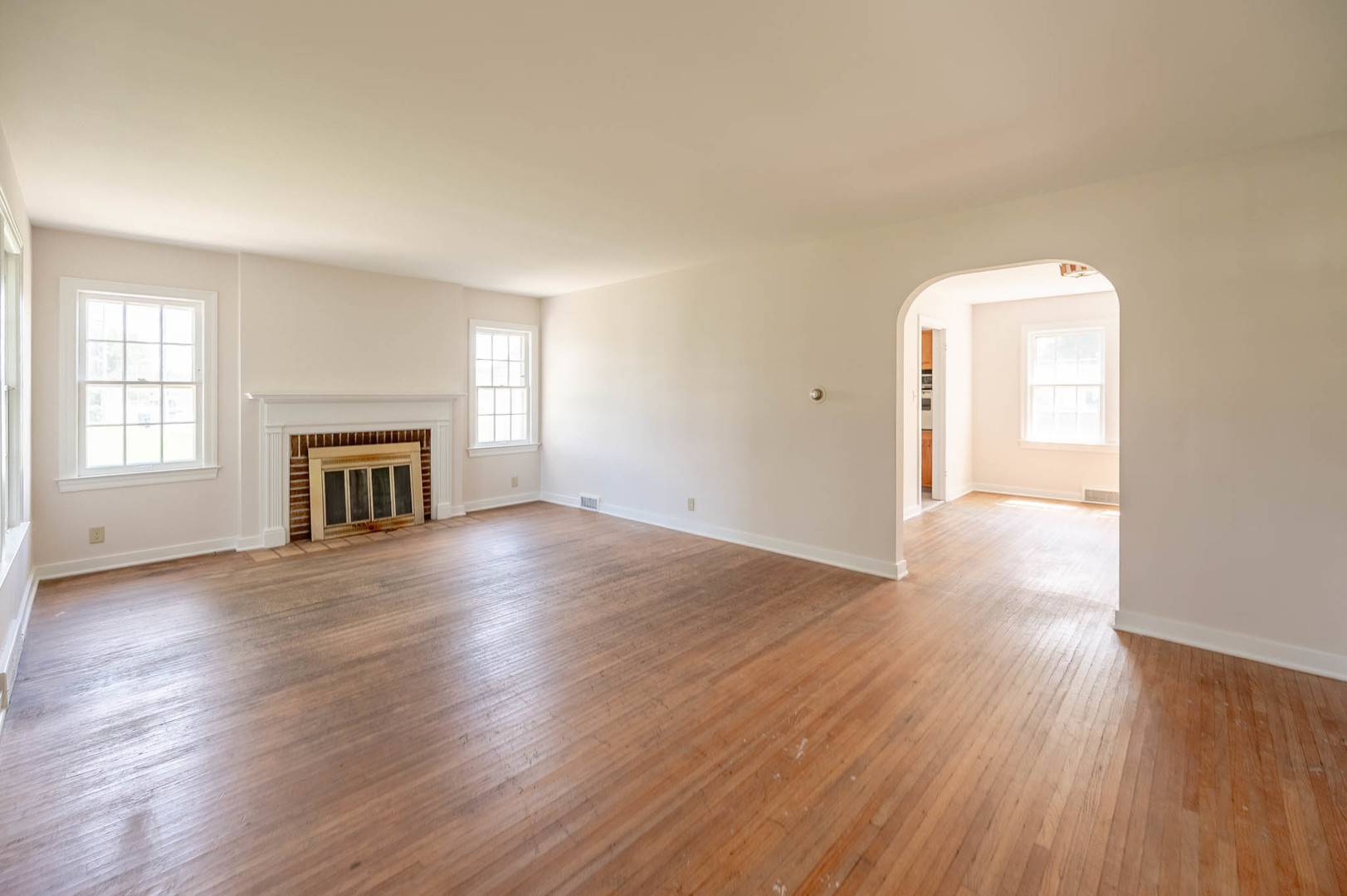 693 Enterprise ST, Elgin, IL 60120