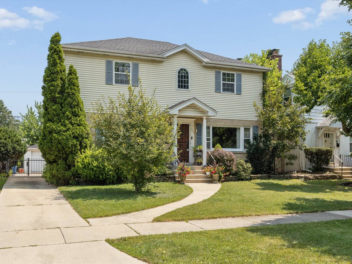 713 Community DR, La Grange Park, IL 60526