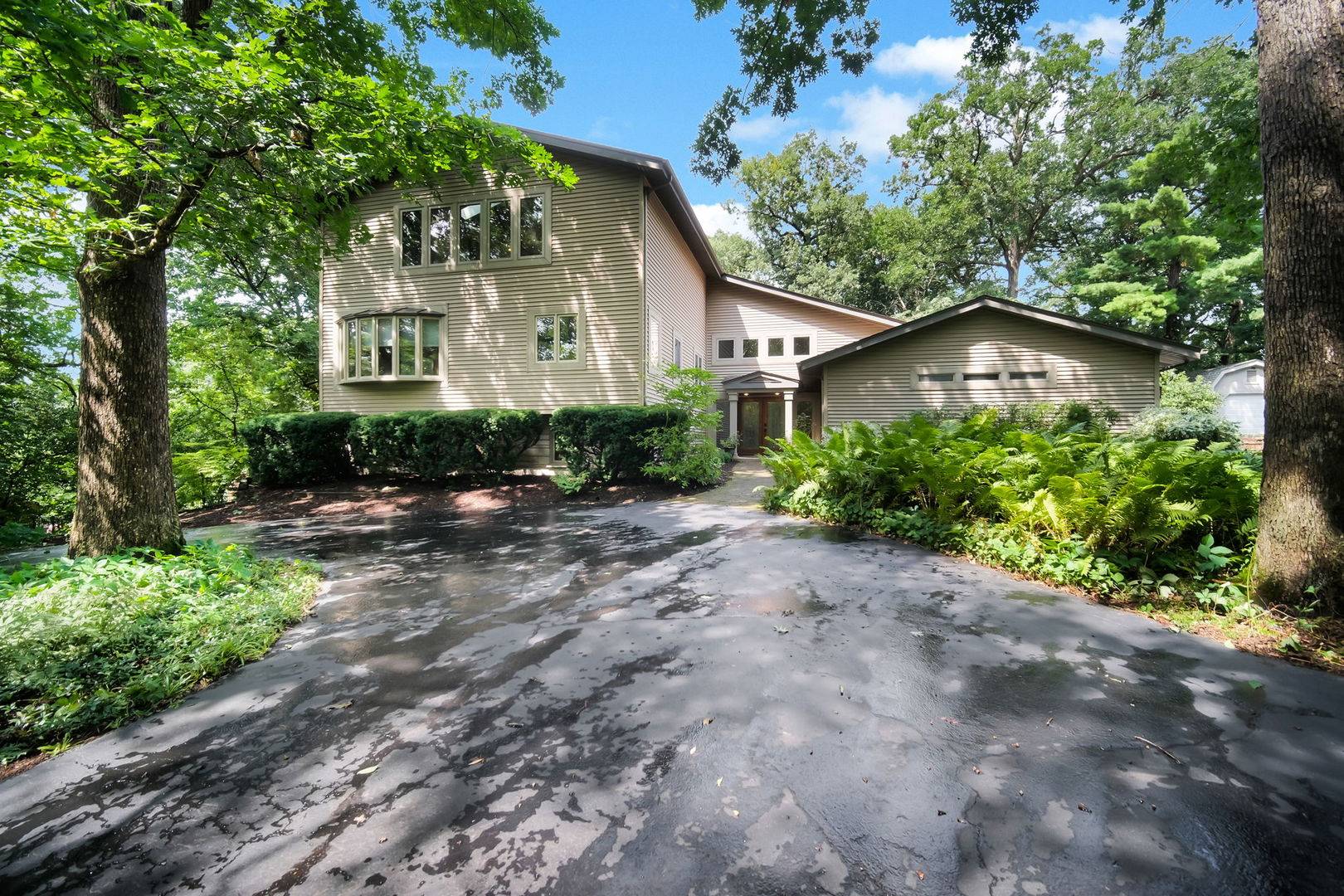 43W976 Oakleaf DR, Elburn, IL 60119