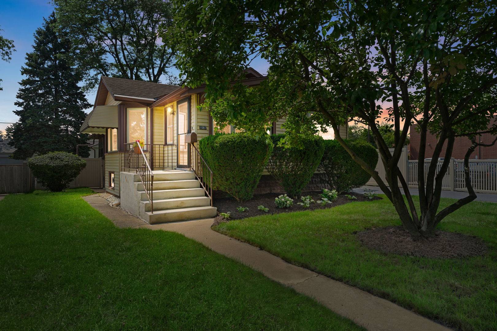 1087 Rose AVE, Des Plaines, IL 60016