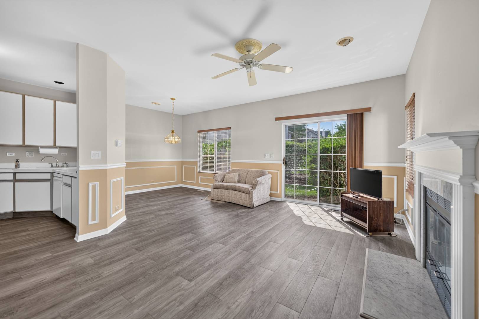 319 Windsor CT #B, South Elgin, IL 60177