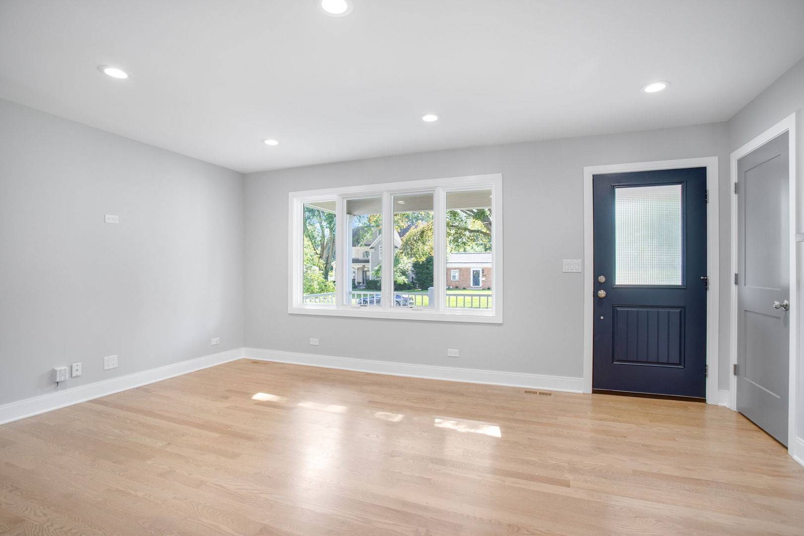 1113 S Gables BLVD, Wheaton, IL 60189