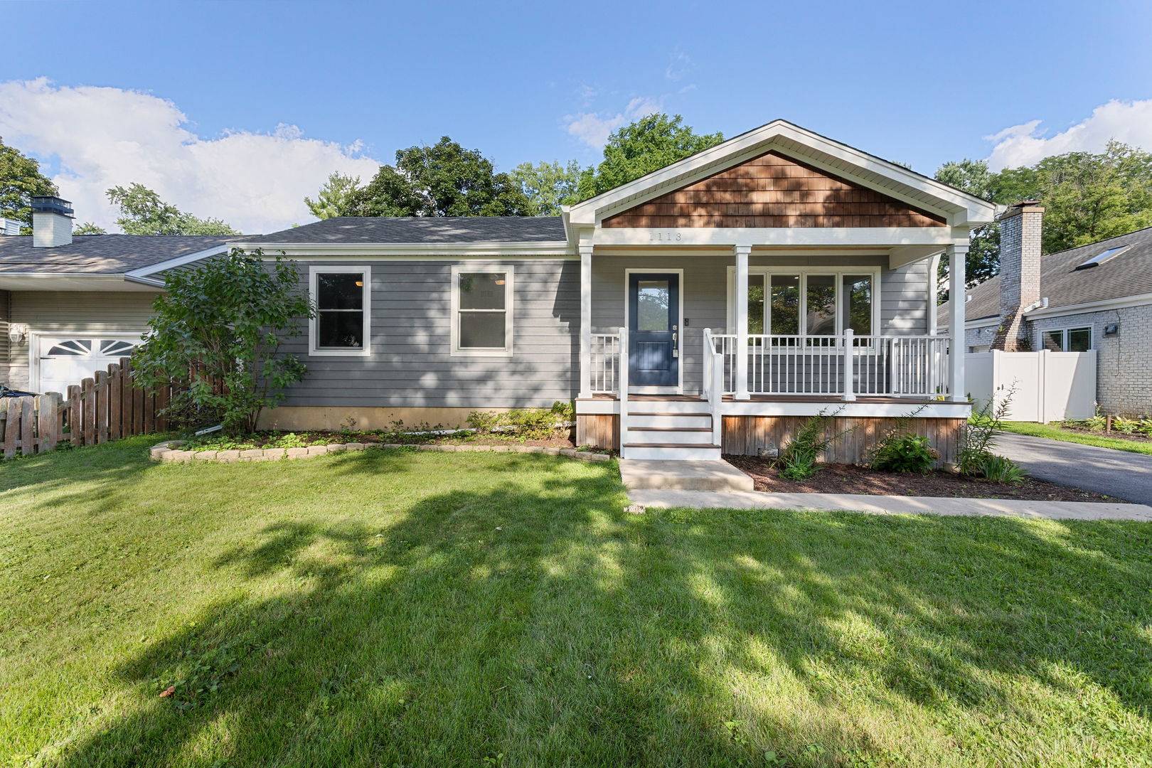 1113 S Gables BLVD, Wheaton, IL 60189