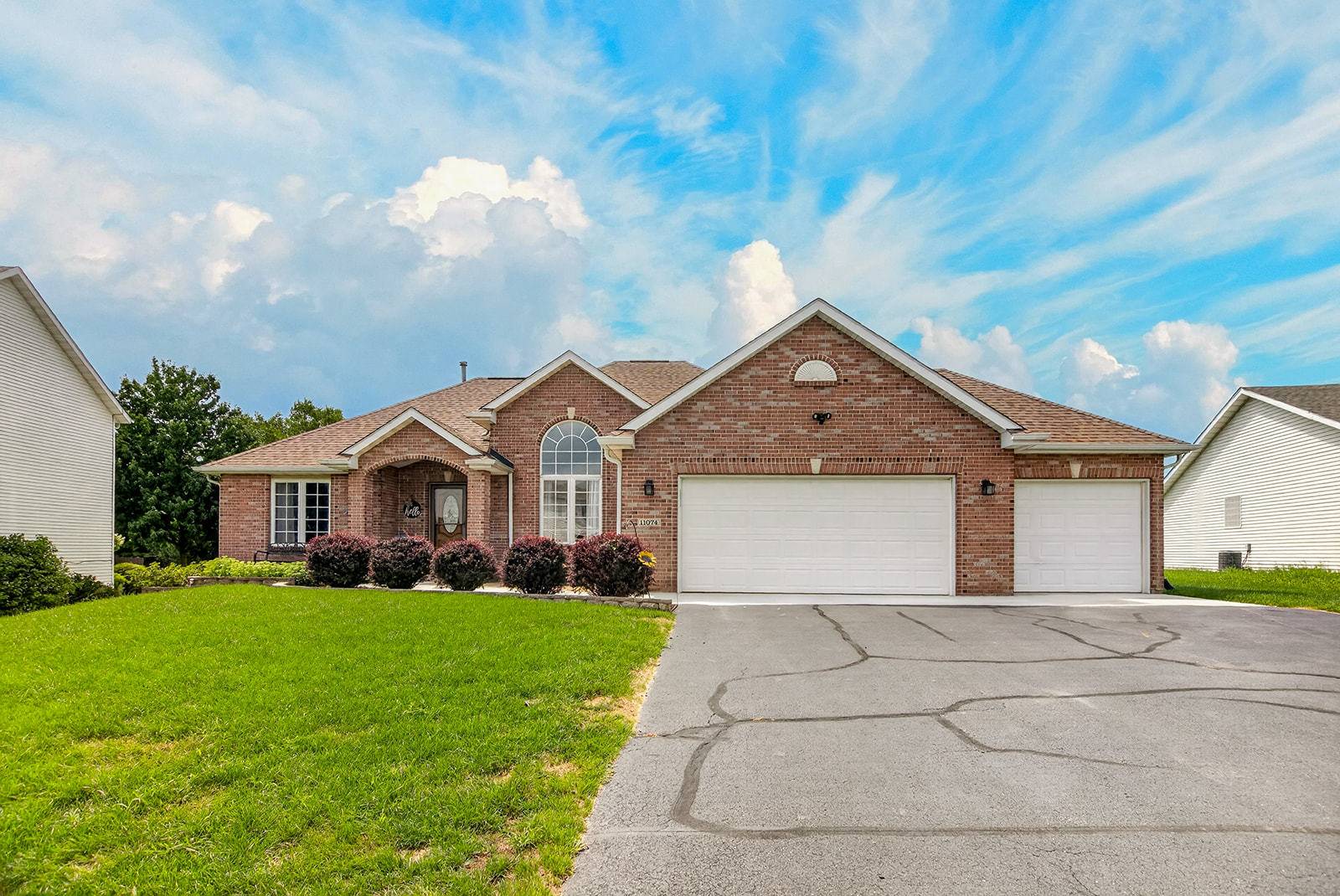 11074 Lemon Grass LN, Roscoe, IL 61073