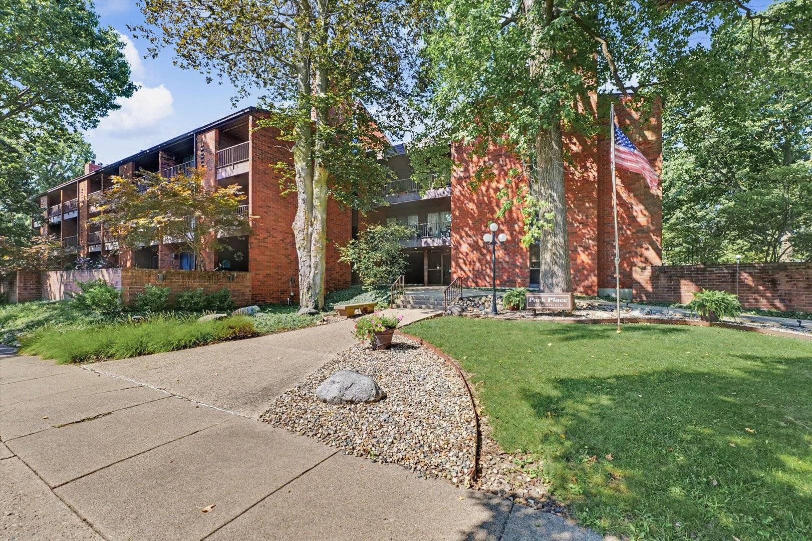 107 N Elm ST #205, Champaign, IL 61820