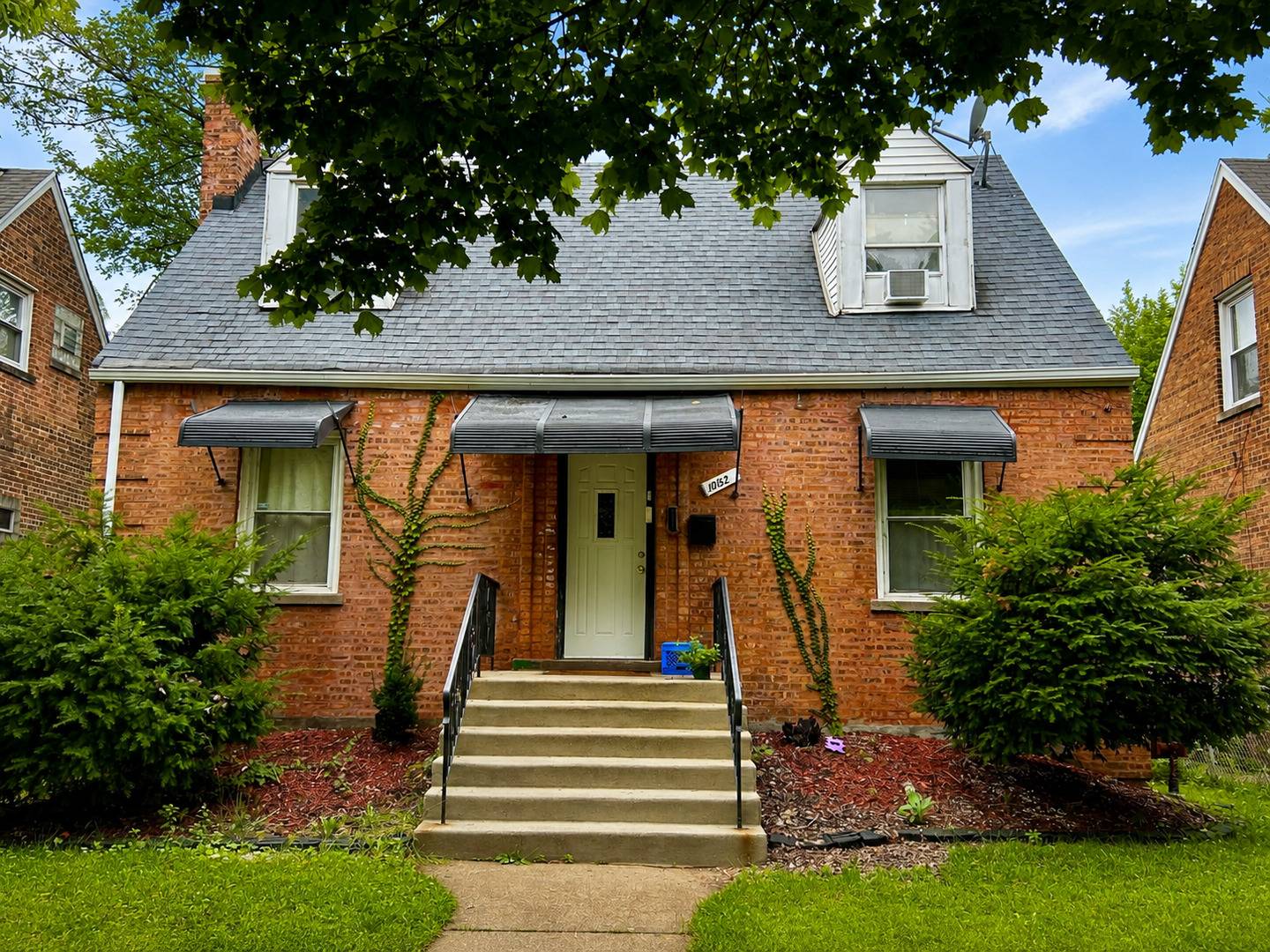 10152 S Bensley AVE, Chicago, IL 60617
