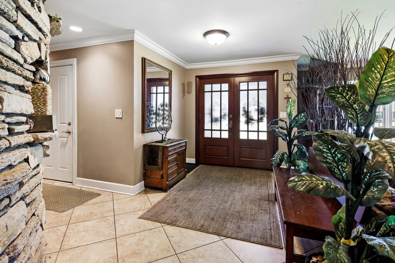 6833 N Concord LN, Niles, IL 60714