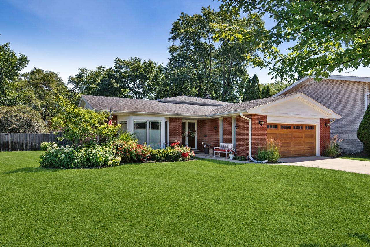 6833 N Concord LN, Niles, IL 60714