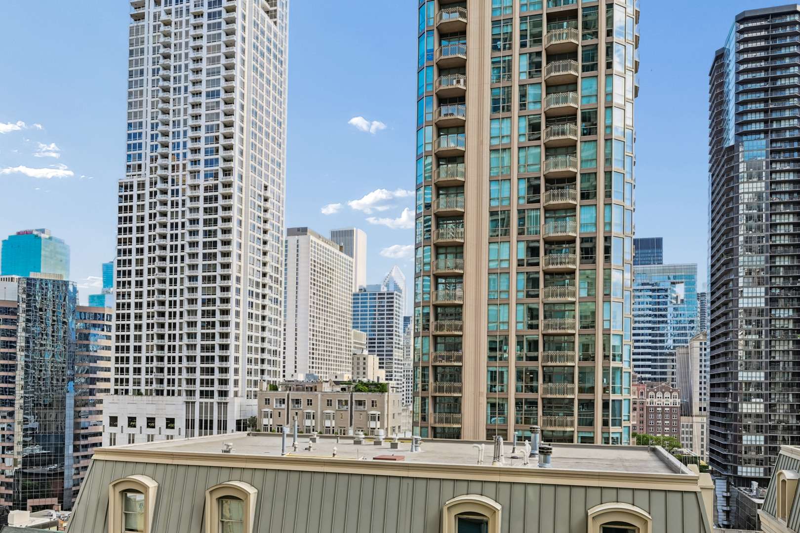 25 E SUPERIOR ST #1504, Chicago, IL 60611