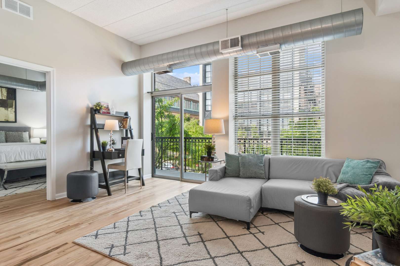 1919 S Michigan AVE #200, Chicago, IL 60616