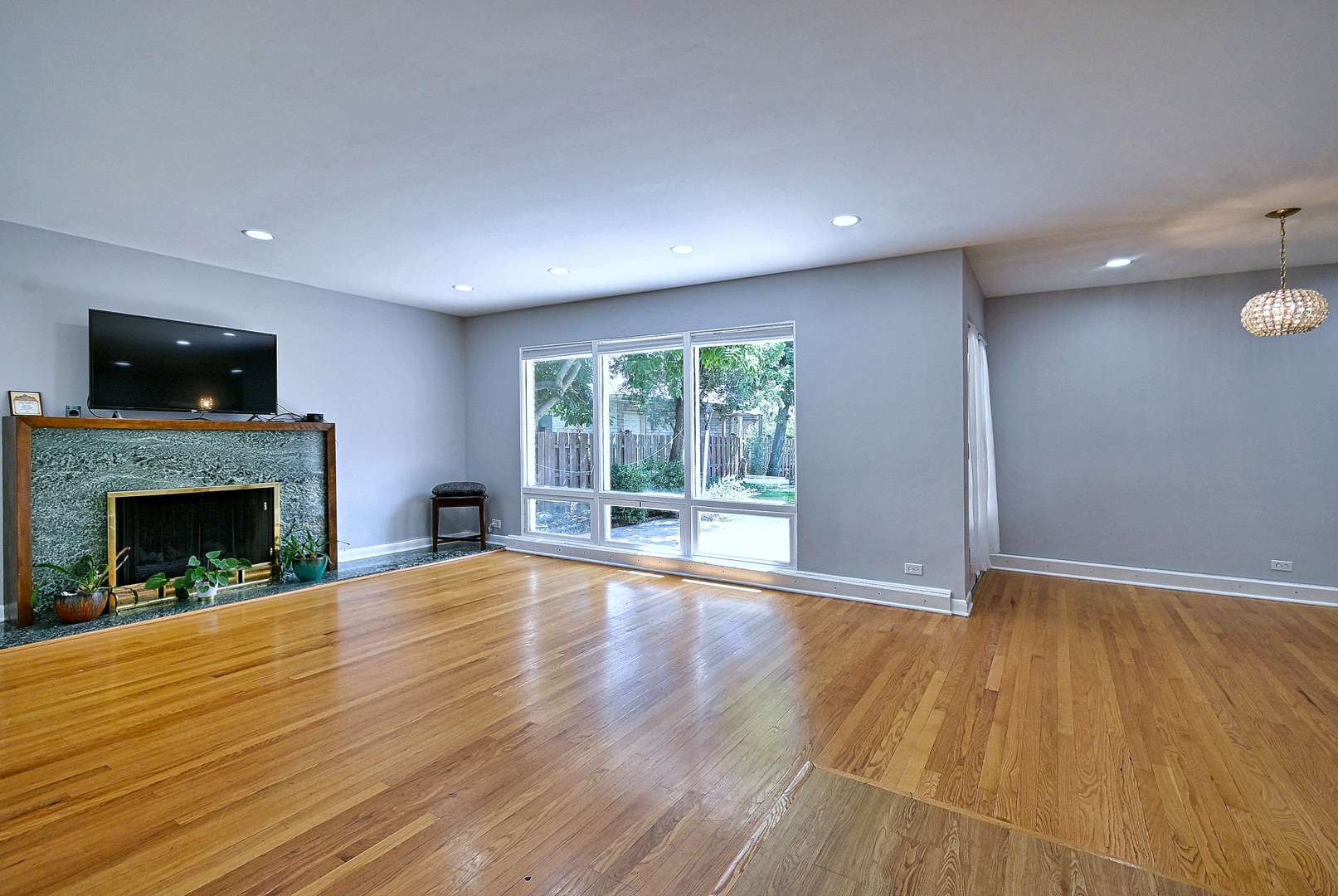 4915 Jerome AVE, Skokie, IL 60077