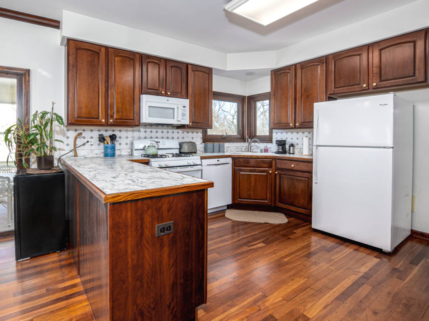 1351 Callen LN, Des Plaines, IL 60016