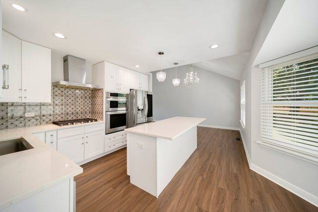 1384 Marble Hill DR, Lake Zurich, IL 60047