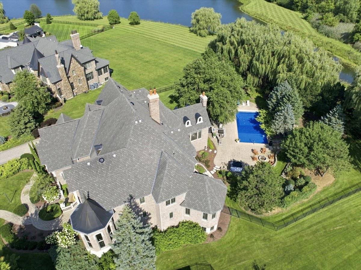 5N155 Prairie Rose DR, St. Charles, IL 60175