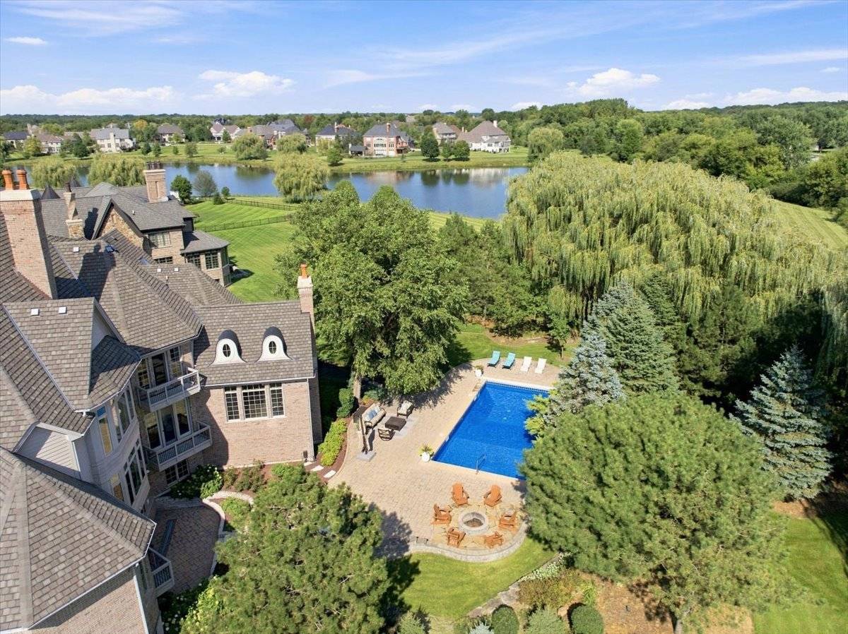 5N155 Prairie Rose DR, St. Charles, IL 60175
