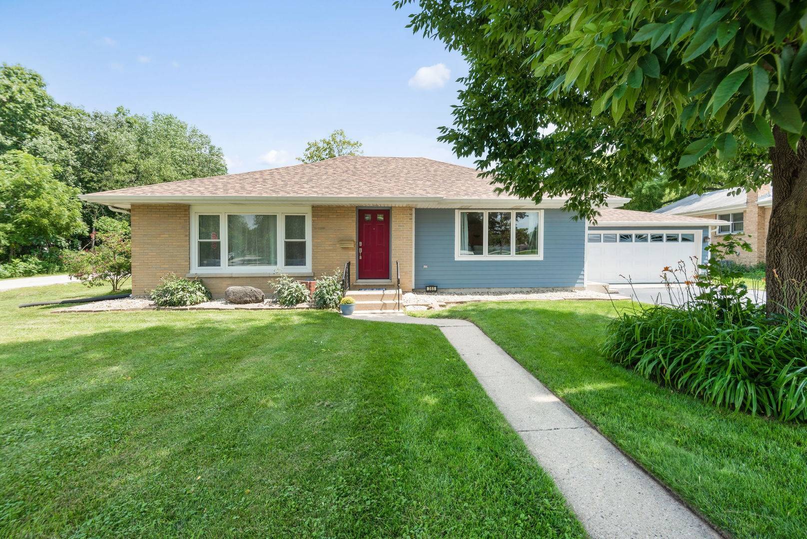 365 N Alleghany RD, Grayslake, IL 60030