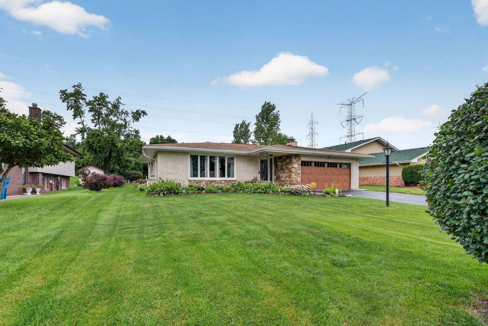 12756 S Cedar LN, Palos Heights, IL 60463