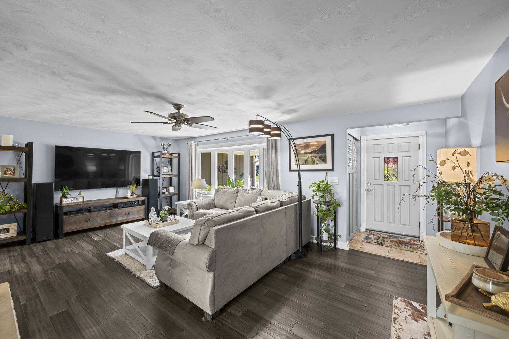 1108 Bradford LN, Schaumburg, IL 60193