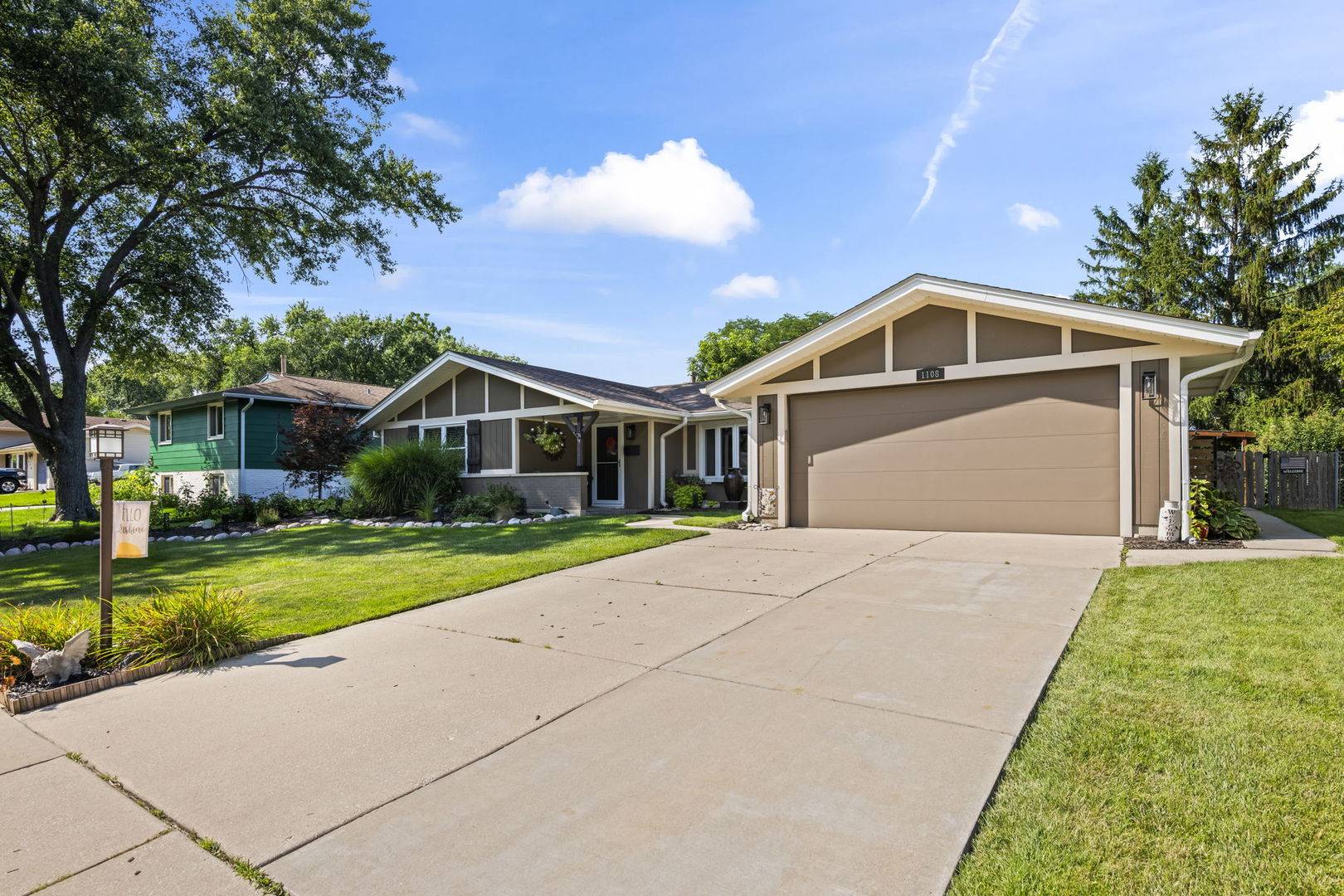 1108 Bradford LN, Schaumburg, IL 60193