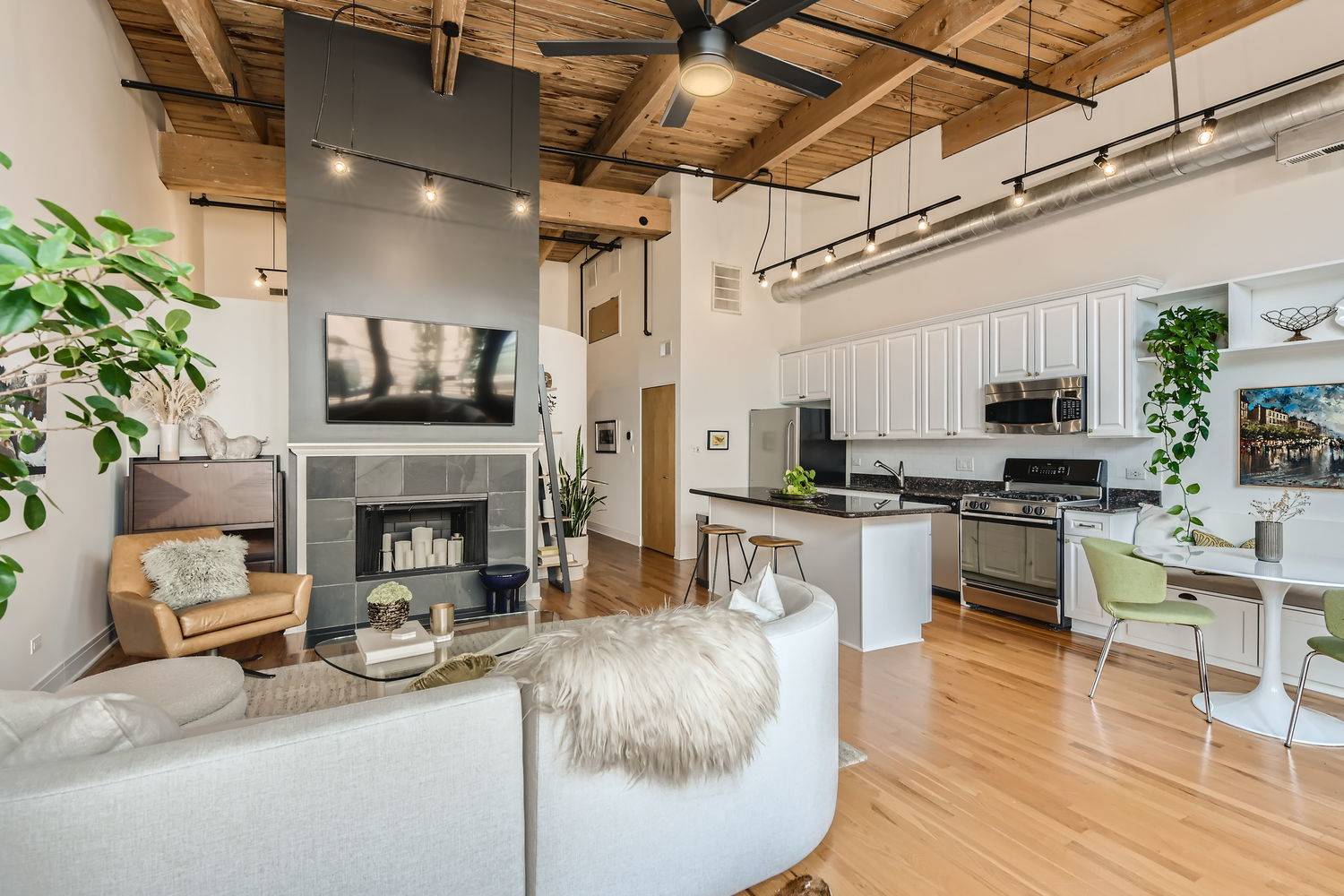 1670 N Claremont AVE #302, Chicago, IL 60647