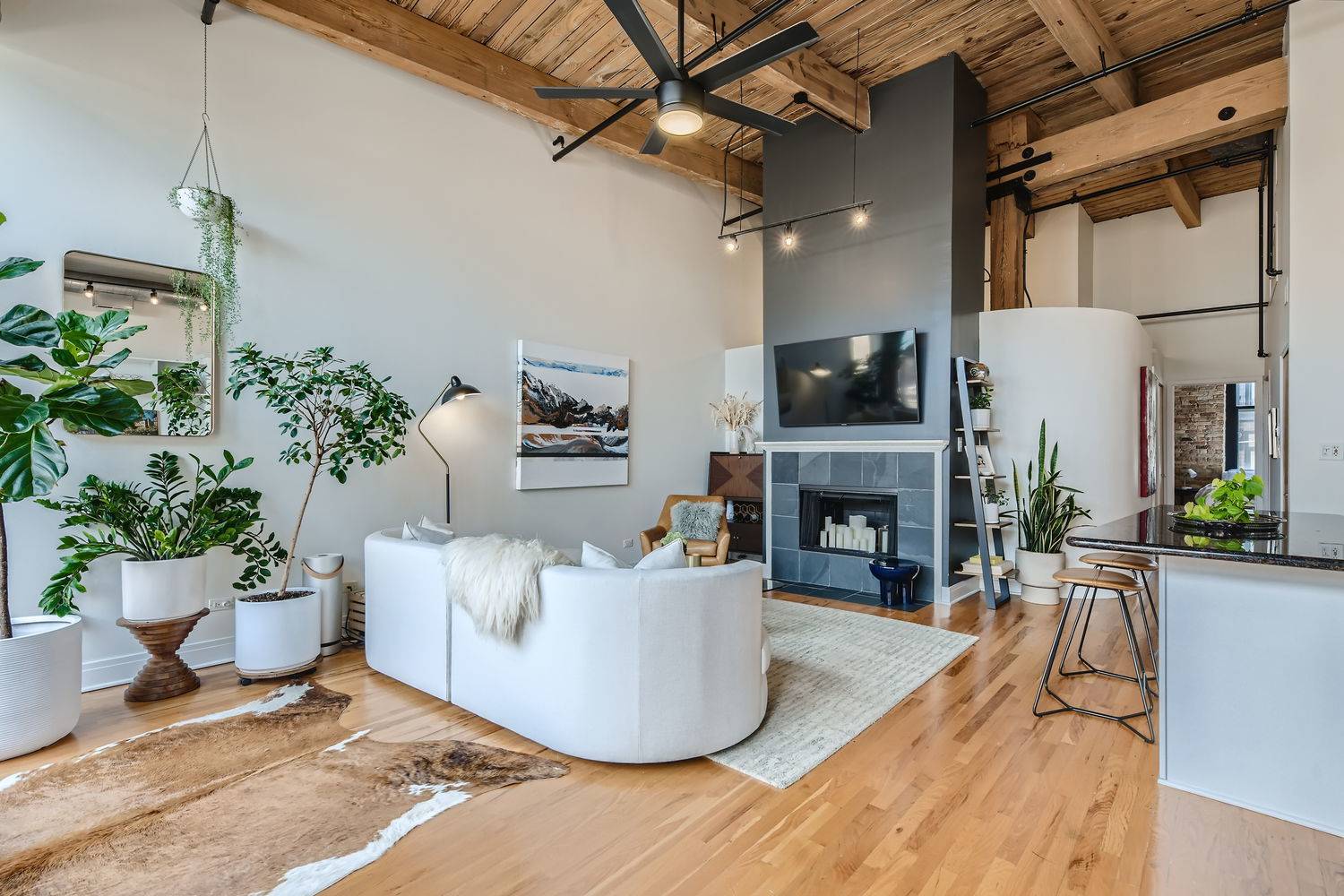 1670 N Claremont AVE #302, Chicago, IL 60647