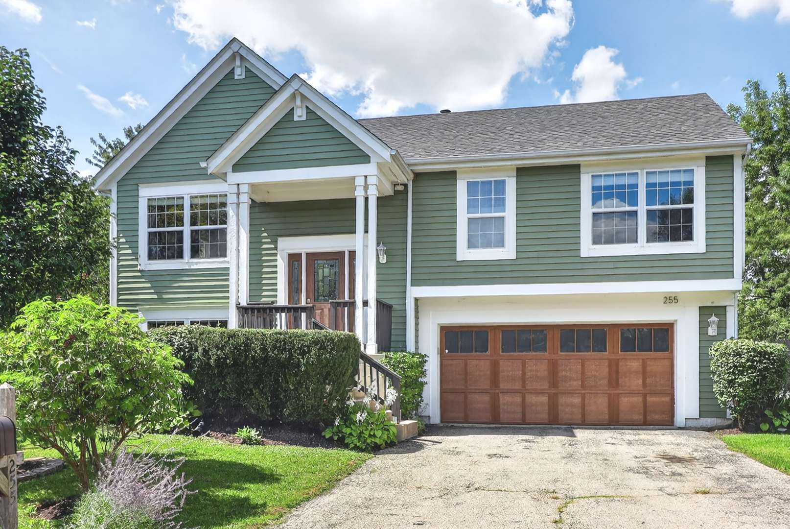 255 Penny LN, Grayslake, IL 60030