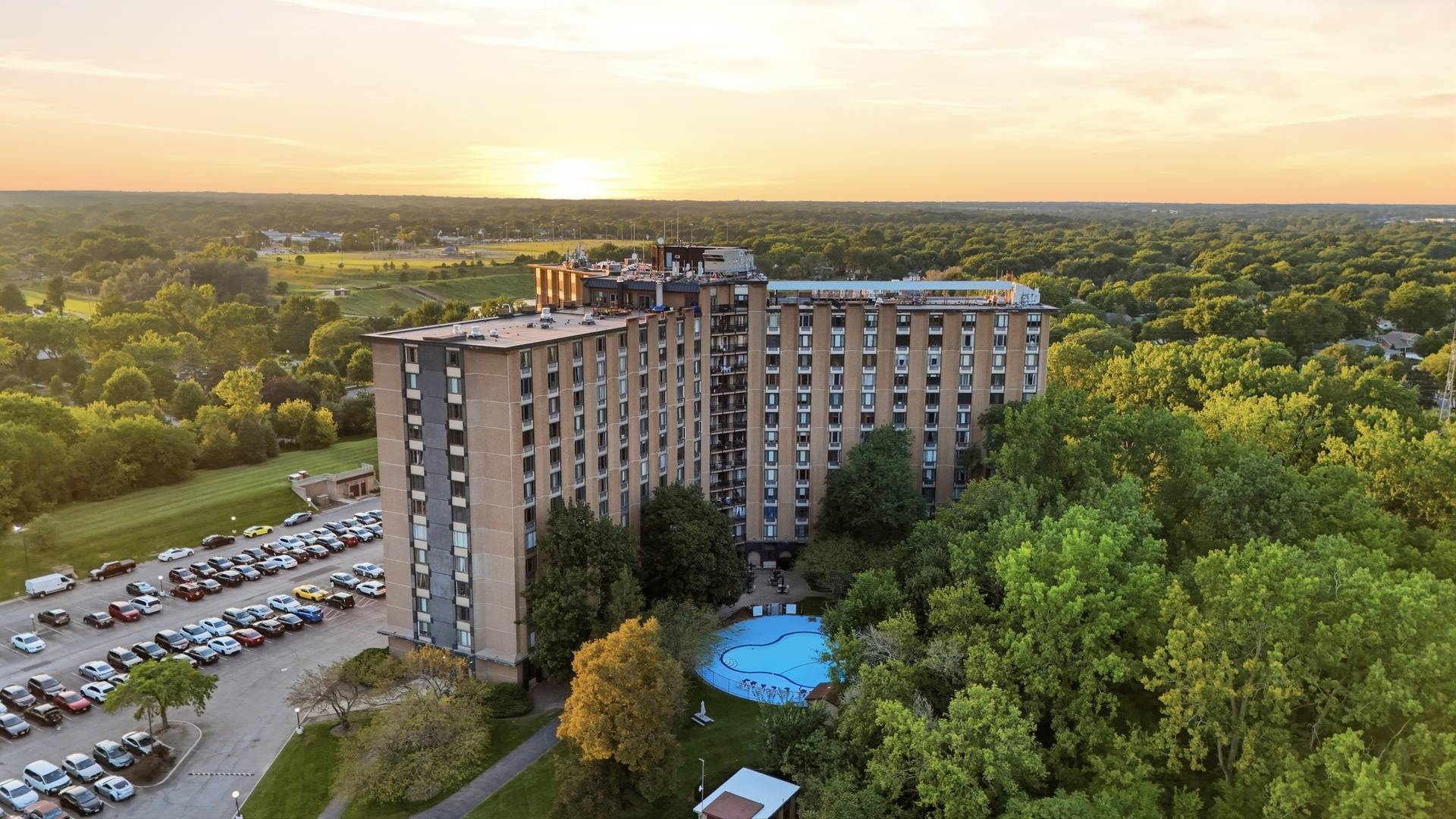 1 Renaissance PL #816, Palatine, IL 60067