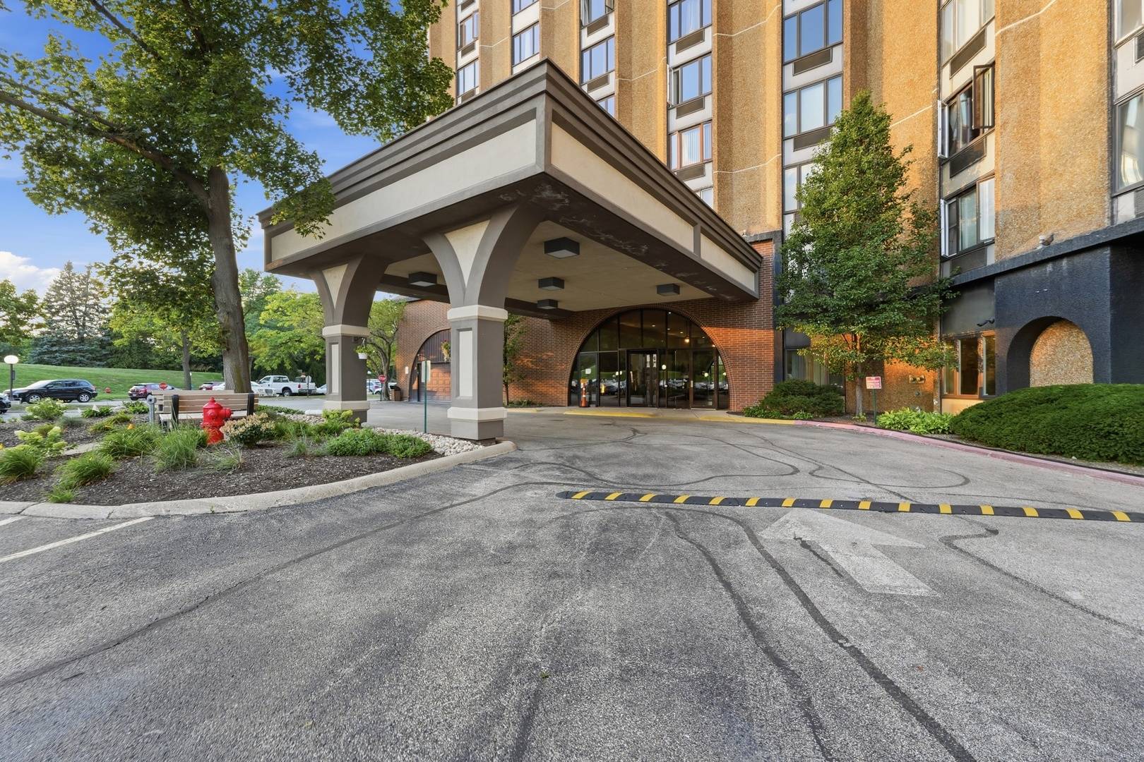 1 Renaissance PL #816, Palatine, IL 60067
