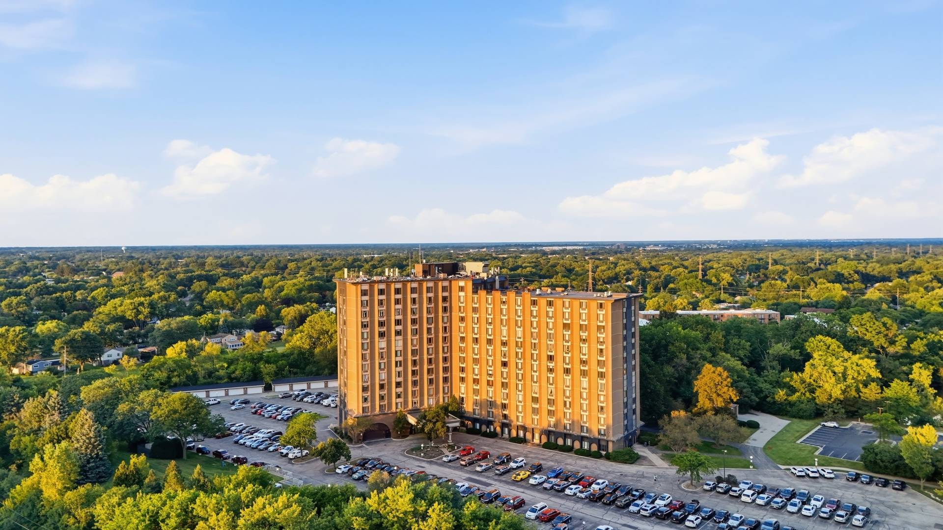 1 Renaissance PL #816, Palatine, IL 60067