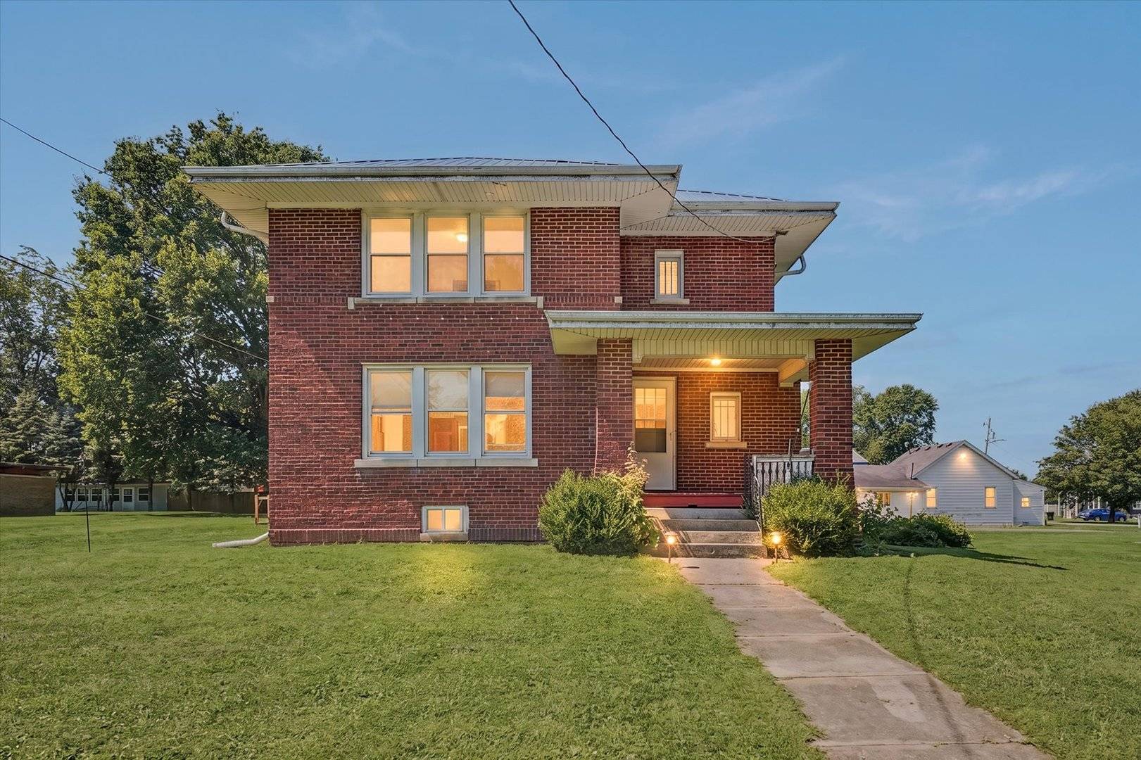 203 S West ST, Sadorus, IL 61872