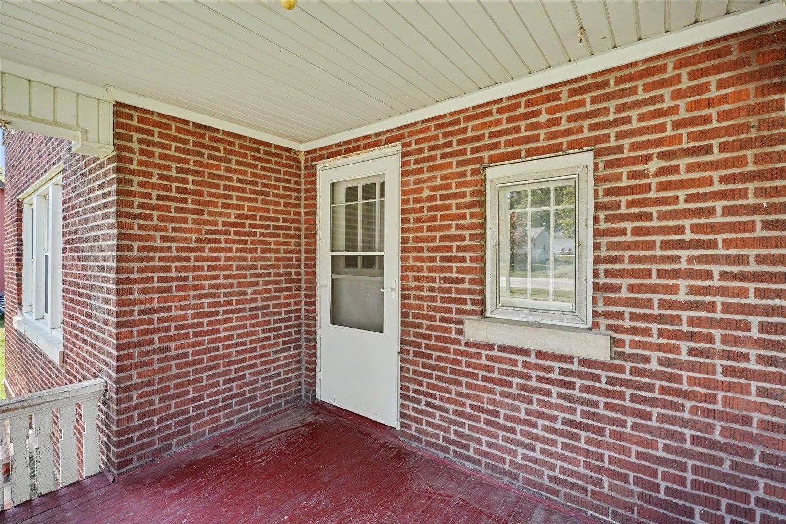 203 S West ST, Sadorus, IL 61872