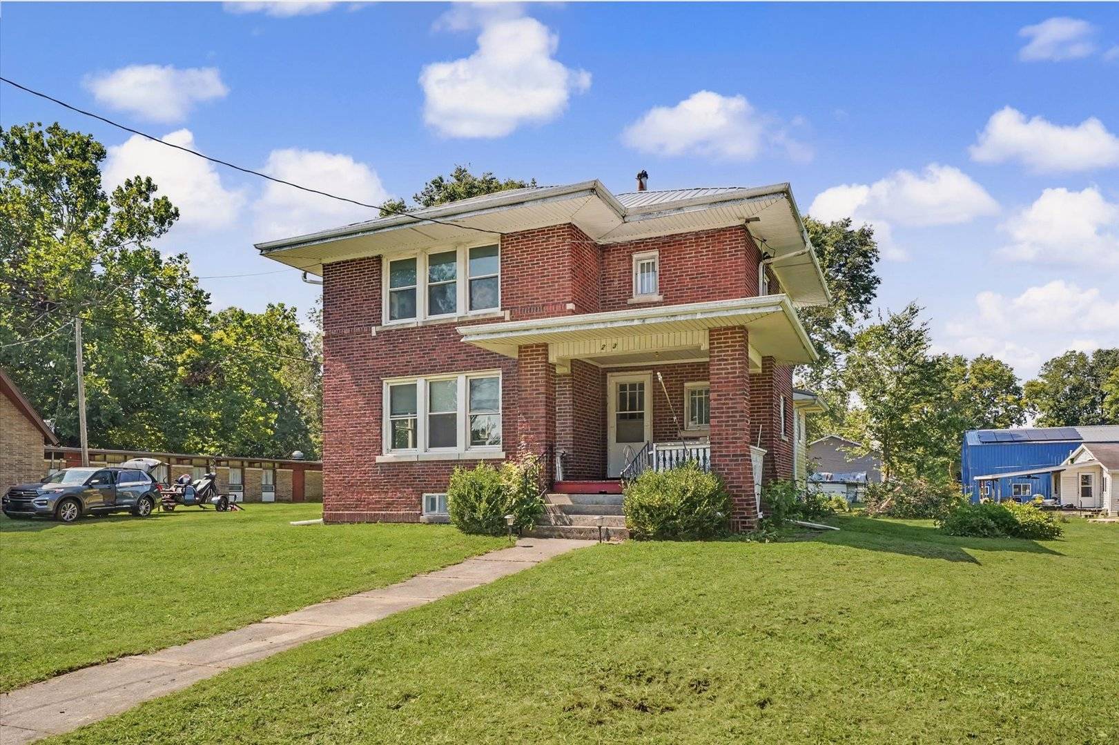 203 S West ST, Sadorus, IL 61872