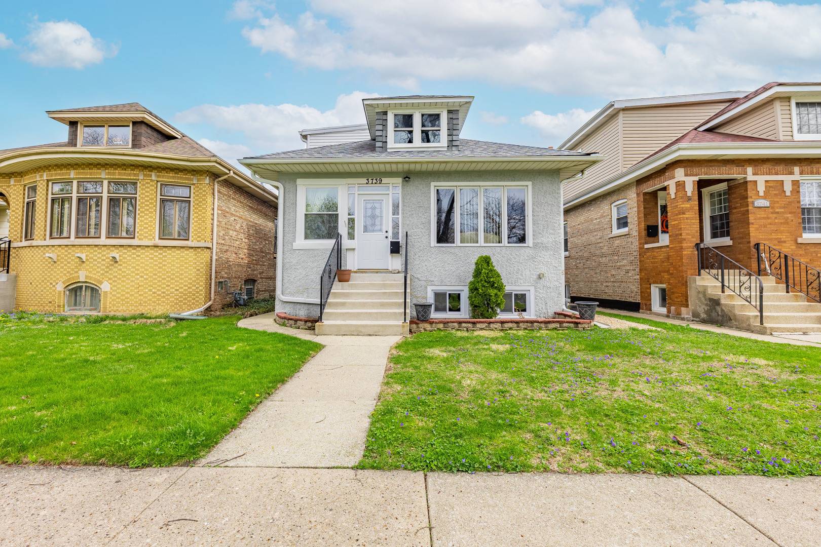 3739 Clinton AVE, Berwyn, IL 60402