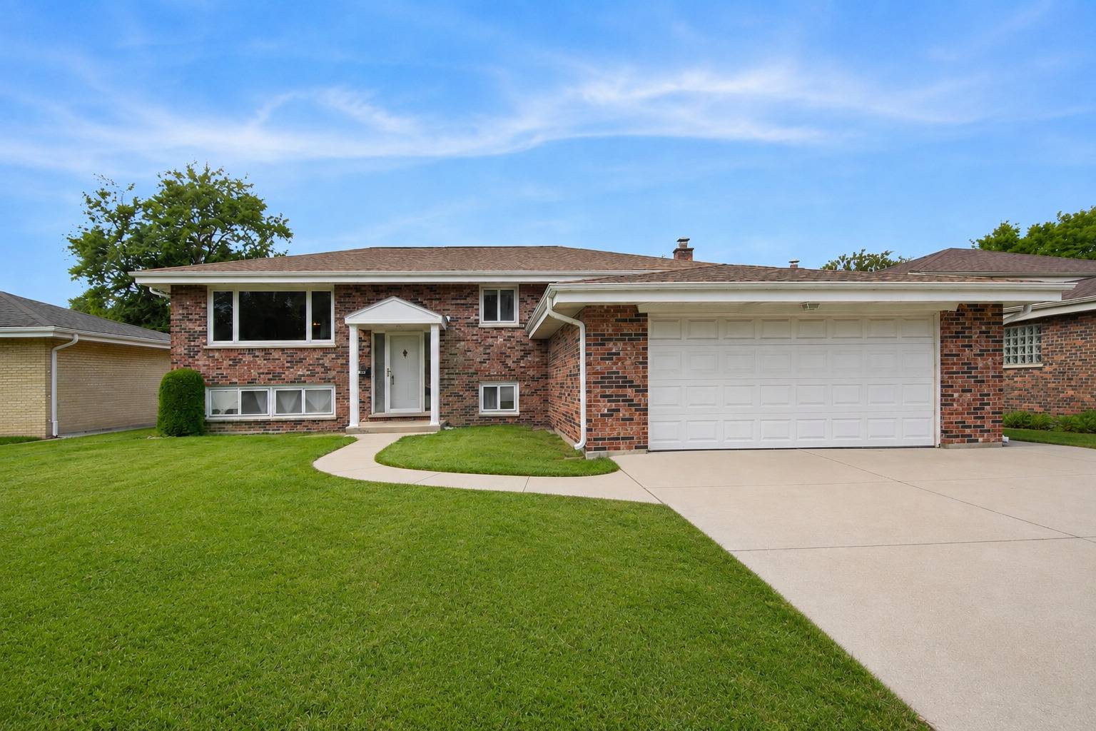 562 N Plamondon DR, Addison, IL 60101