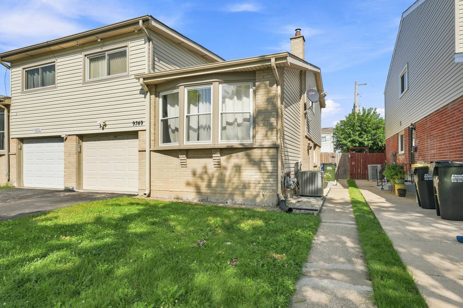 9349 Fern LN, Des Plaines, IL 60016