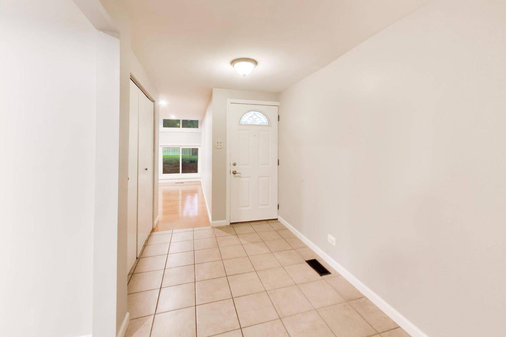 2117 E Gregory ST, Arlington Heights, IL 60004