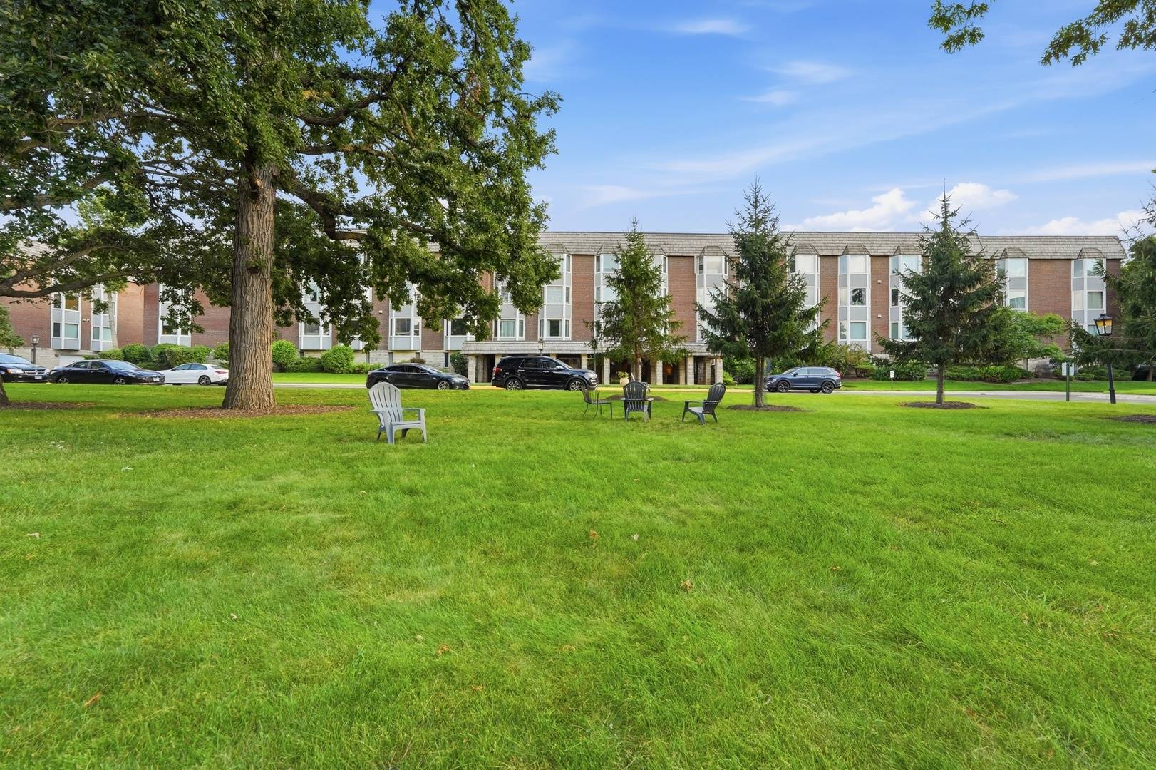 2500 Windsor Mall #2D, Park Ridge, IL 60068