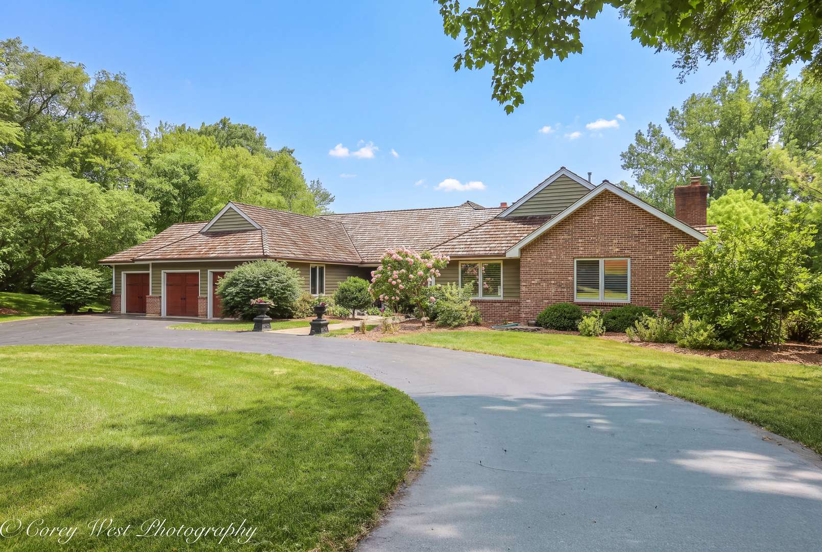 39W944 Deer Run DR, St. Charles, IL 60175