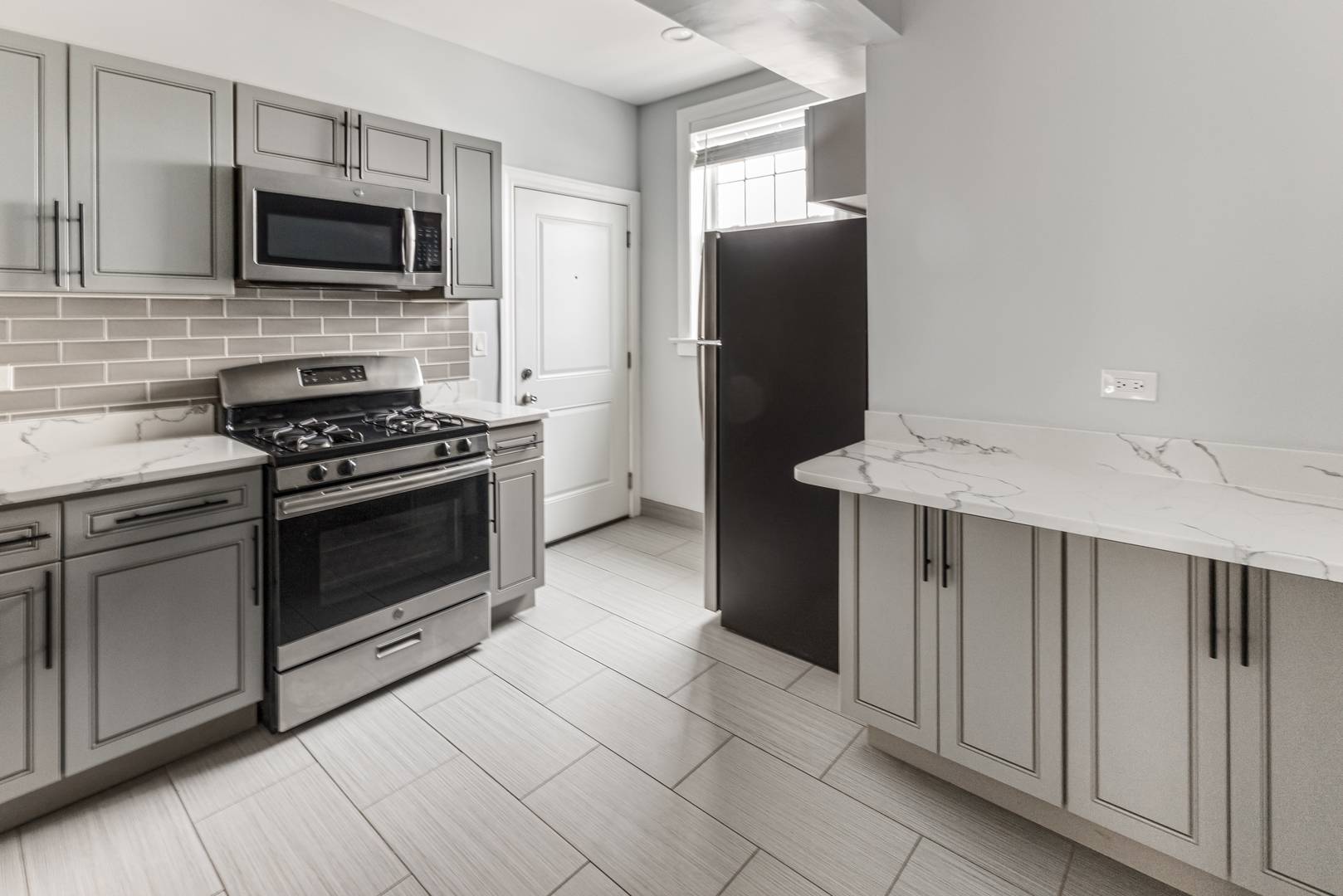 1112 W Glenlake AVE #3, Chicago, IL 60660