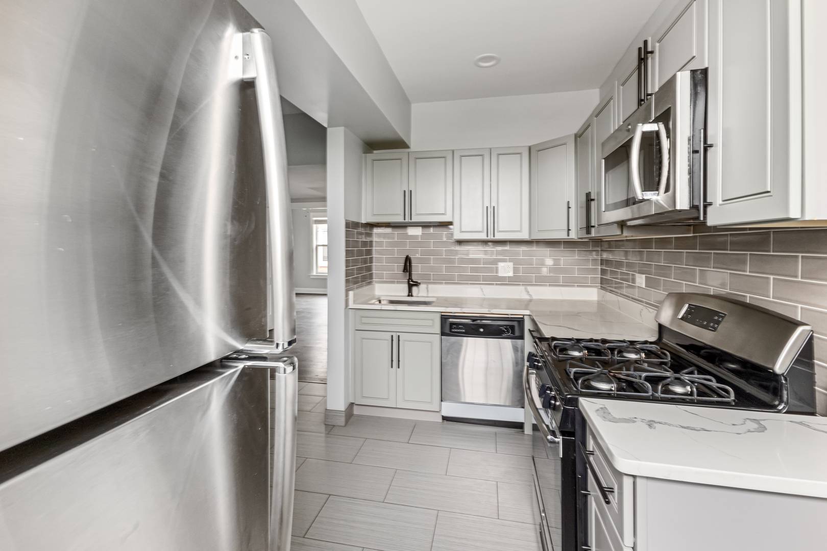 1112 W Glenlake AVE #3, Chicago, IL 60660