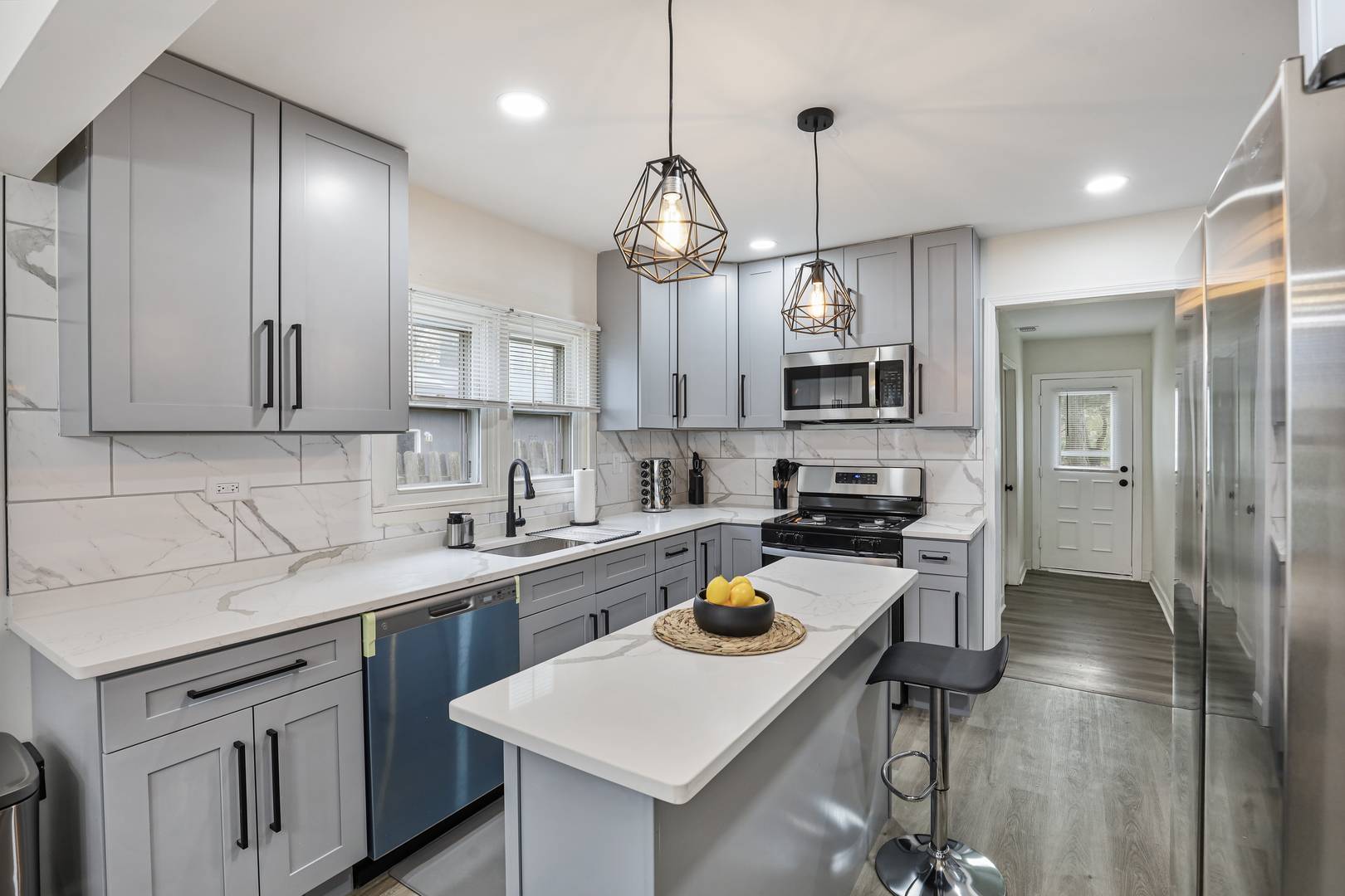 366 N Hemlock AVE, Wood Dale, IL 60191