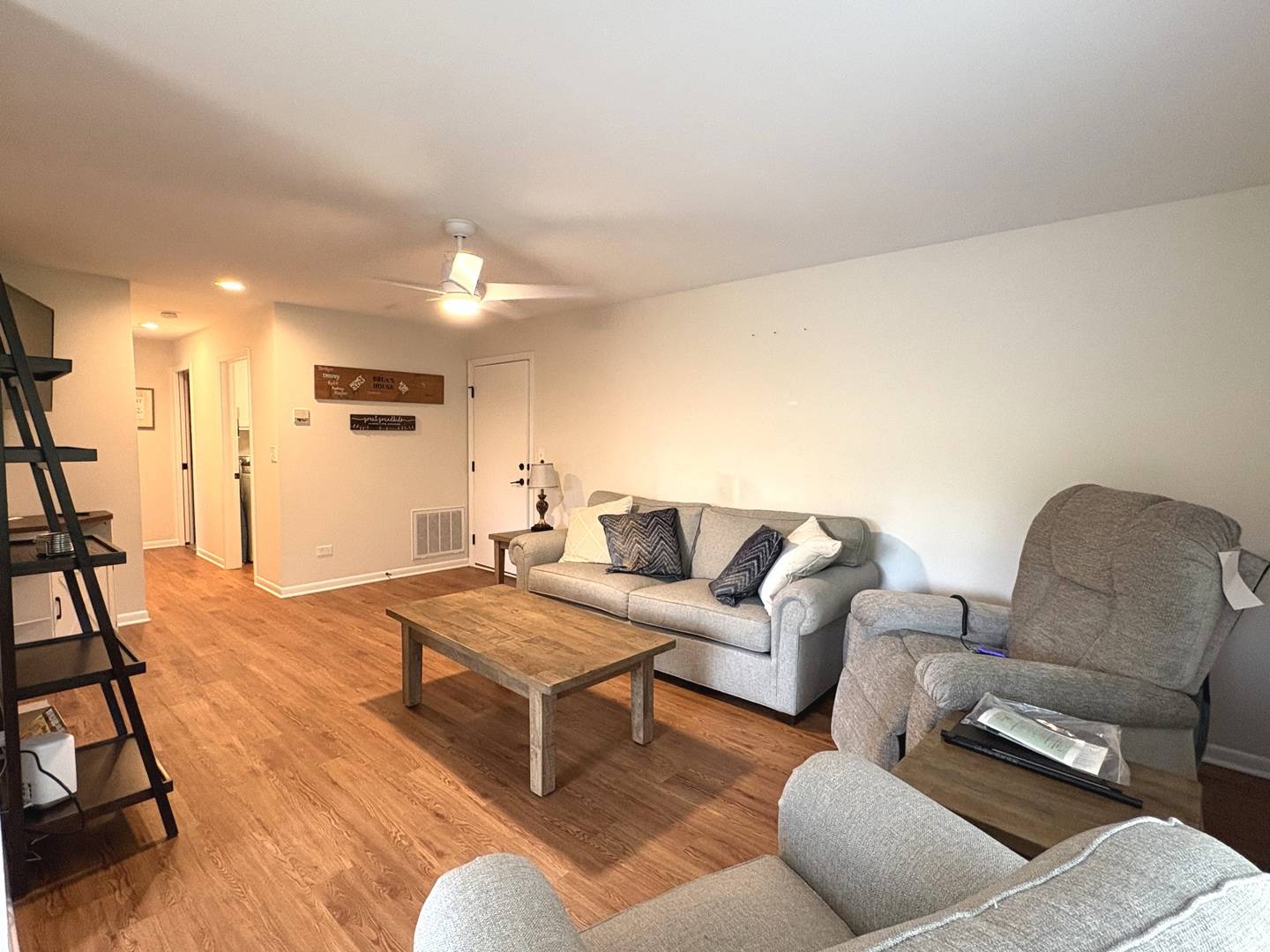 140 W Golf RD #A, Libertyville, IL 60048